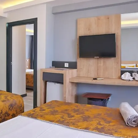 Hotell Random By Lookbookholiday Side