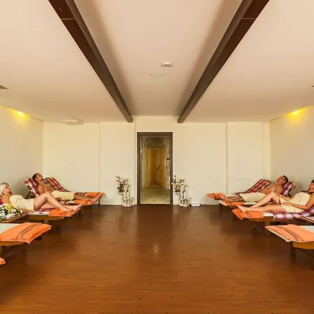 Random By Lookbookholiday