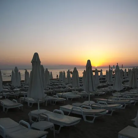 Random By Lookbookholiday Hotell