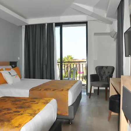 Random By Lookbookholiday 4* Side