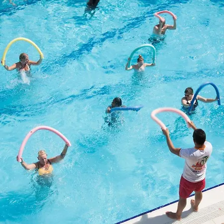 Random By Lookbookholiday 4*