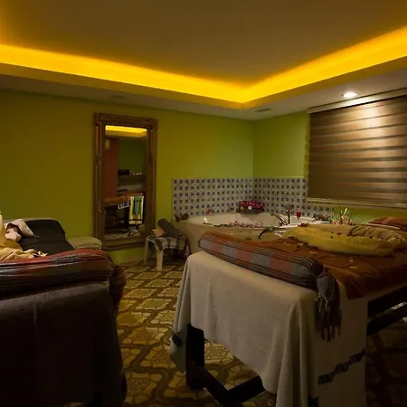 Hotell Random By Lookbookholiday