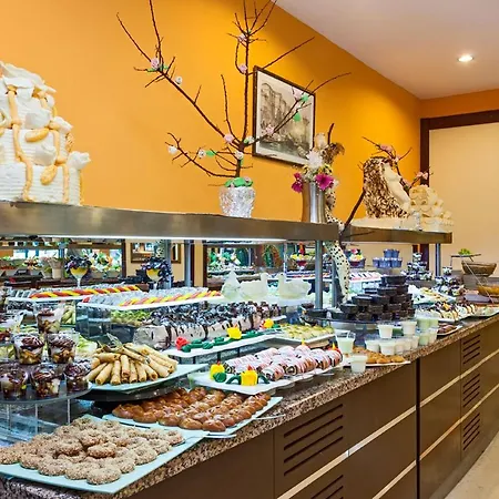 Random By Lookbookholiday Hotell