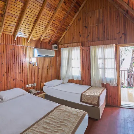 Random By Lookbookholiday 4* Side