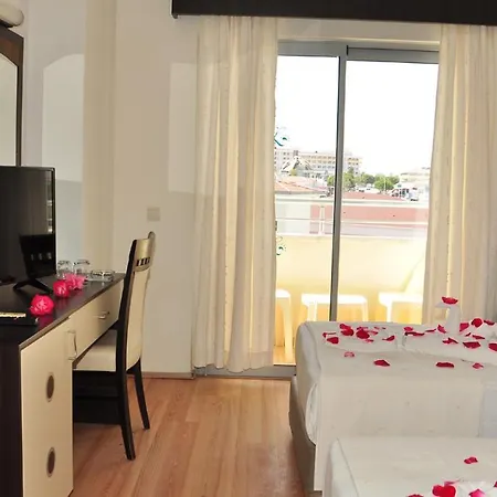 Hotell Random By Lookbookholiday Side