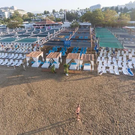 Random By Lookbookholiday Hotell Side