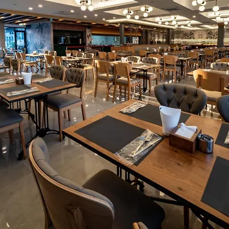 Random By Lookbookholiday