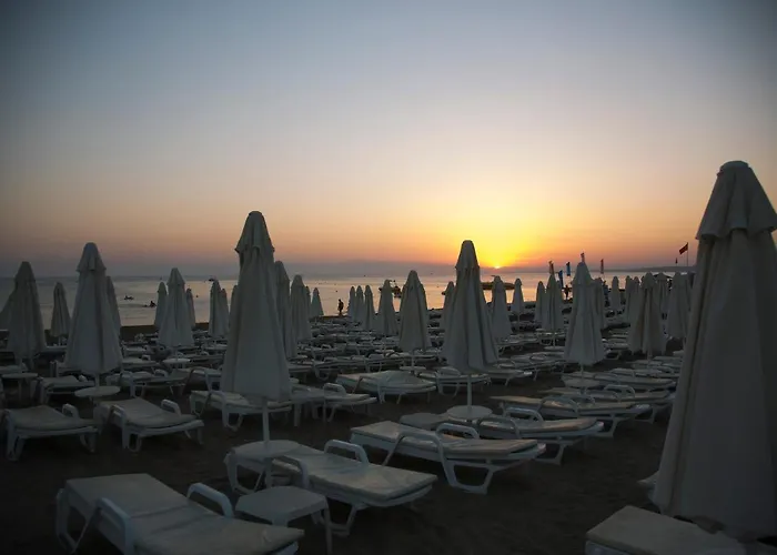 Random By Lookbookholiday Otel