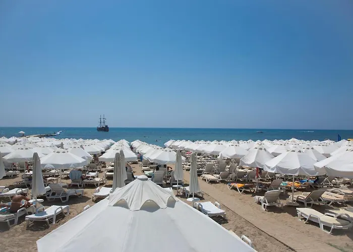 Random By Lookbookholiday Otel 4*