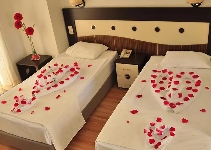 Random By Lookbookholiday Otel Side