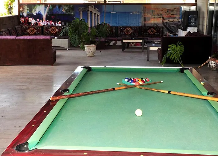 Otel Random By Lookbookholiday