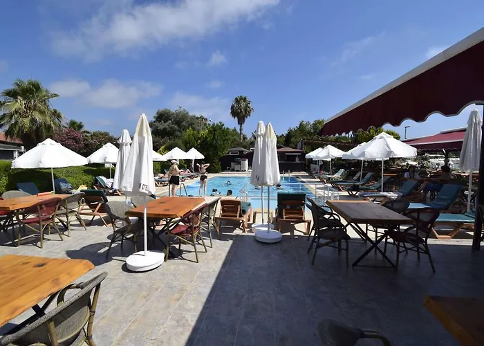 Otel Random By Lookbookholiday 4*