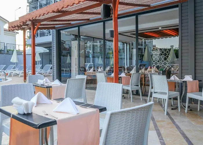 Otel Random By Lookbookholiday 4*