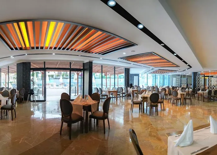 Otel Random By Lookbookholiday 4*