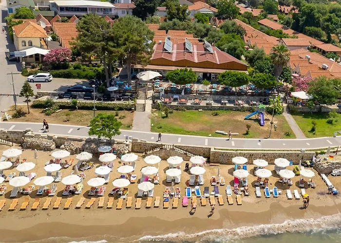 Otel Random By Lookbookholiday 4*