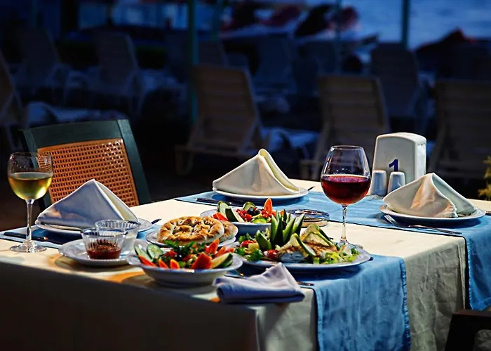 Random By Lookbookholiday Otel