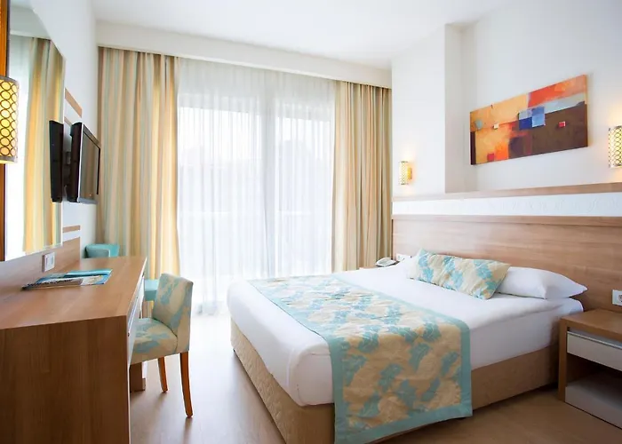 Otel Random By Lookbookholiday Side