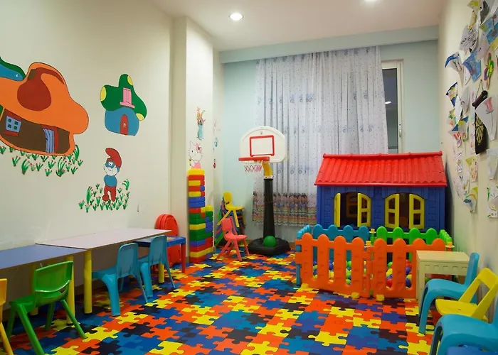 Otel Random By Lookbookholiday Side