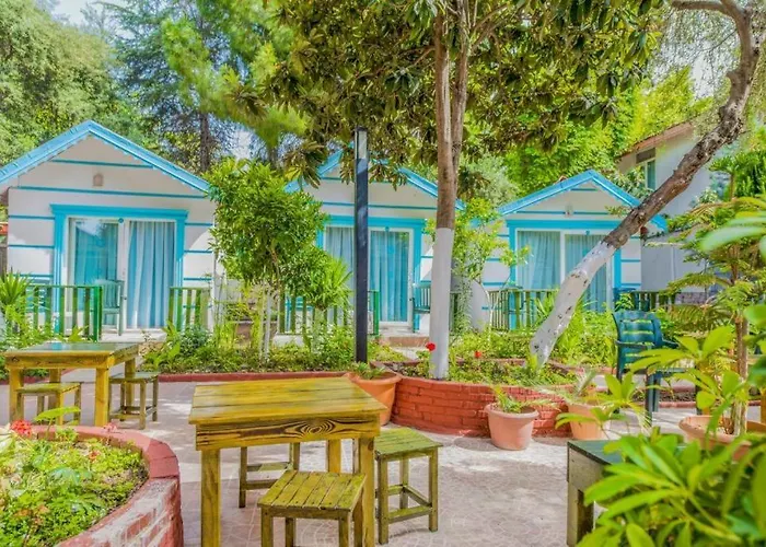 Random By Lookbookholiday Otel 4*