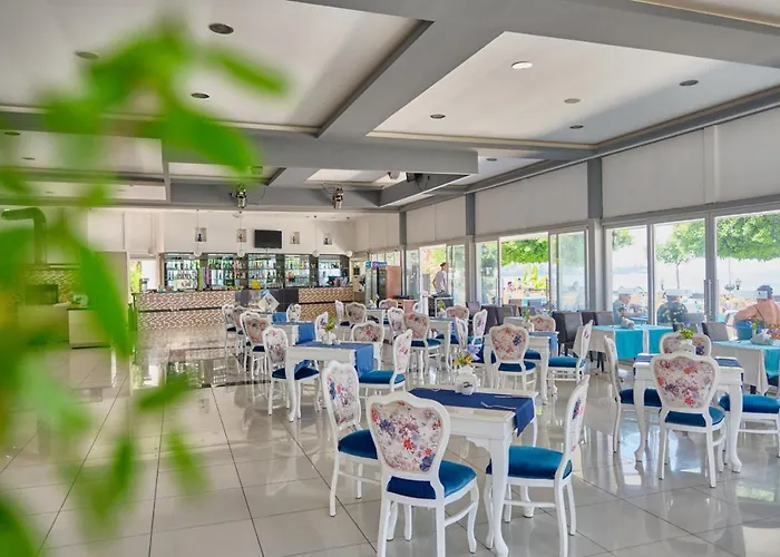 Random By Lookbookholiday