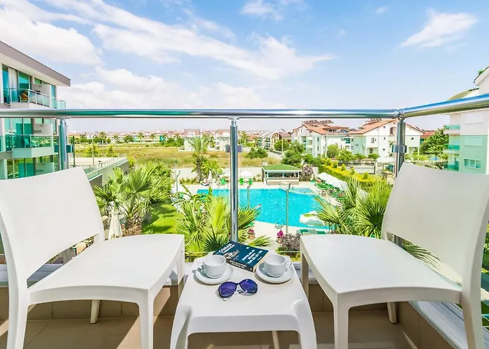 Otel Random By Lookbookholiday