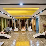 Random By Lookbookholiday Hotell