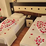 Random By Lookbookholiday Hotell Side