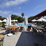 Hotel Random By Lookbookholiday 4*