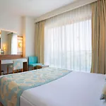 Random By Lookbookholiday Hotel 4*
