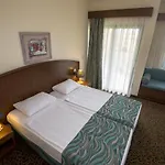 Hotell Random By Lookbookholiday 4*
