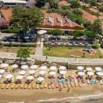 Hotell Random By Lookbookholiday 4*