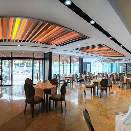 Hotel Random By Lookbookholiday 4*