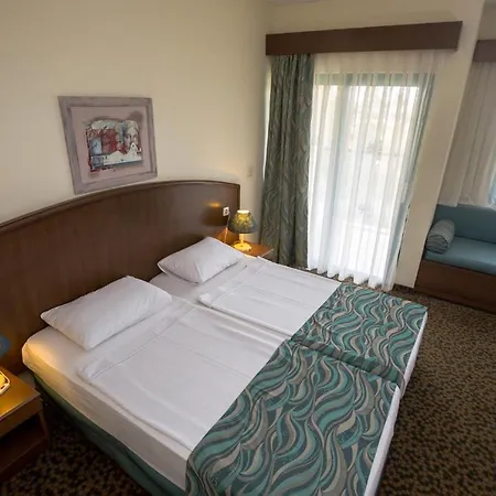 Hotel Random By Lookbookholiday 4*