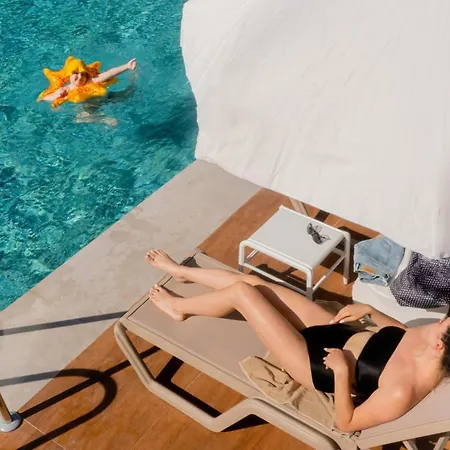 Random By Lookbookholiday 4* Side