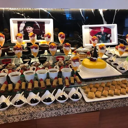 Random By Lookbookholiday