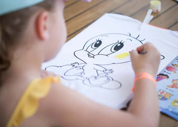 Random By Lookbookholiday 4*