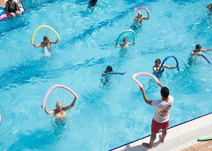 Random By Lookbookholiday 4*