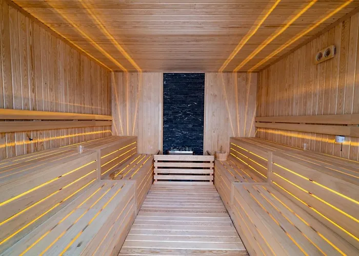 Hotel Random By Lookbookholiday Side