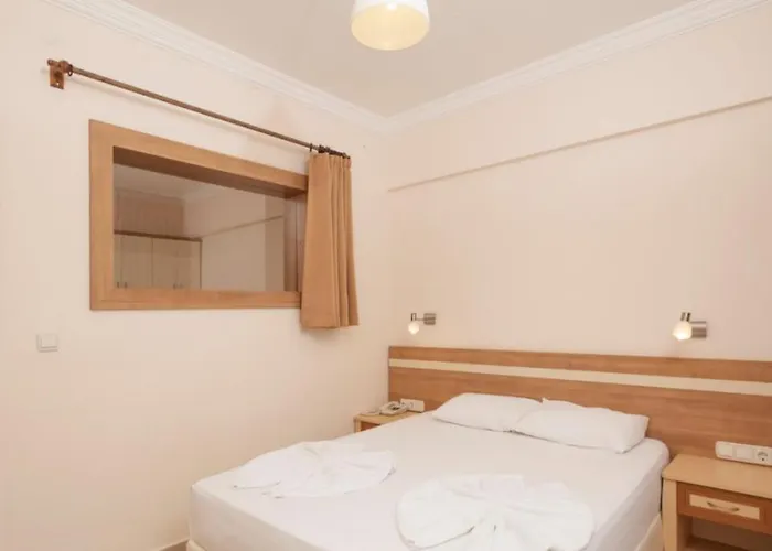 Random By Lookbookholiday 4* Side